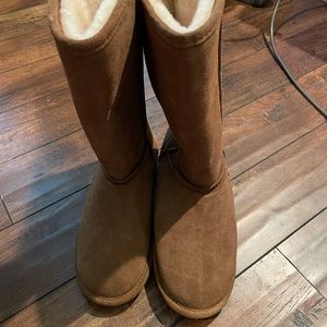 NWOT BearPaw Boots.